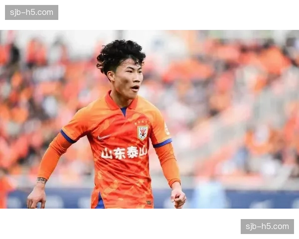 山东泰山主场轻取铁人，谢文能克雷桑泽卡三箭齐发